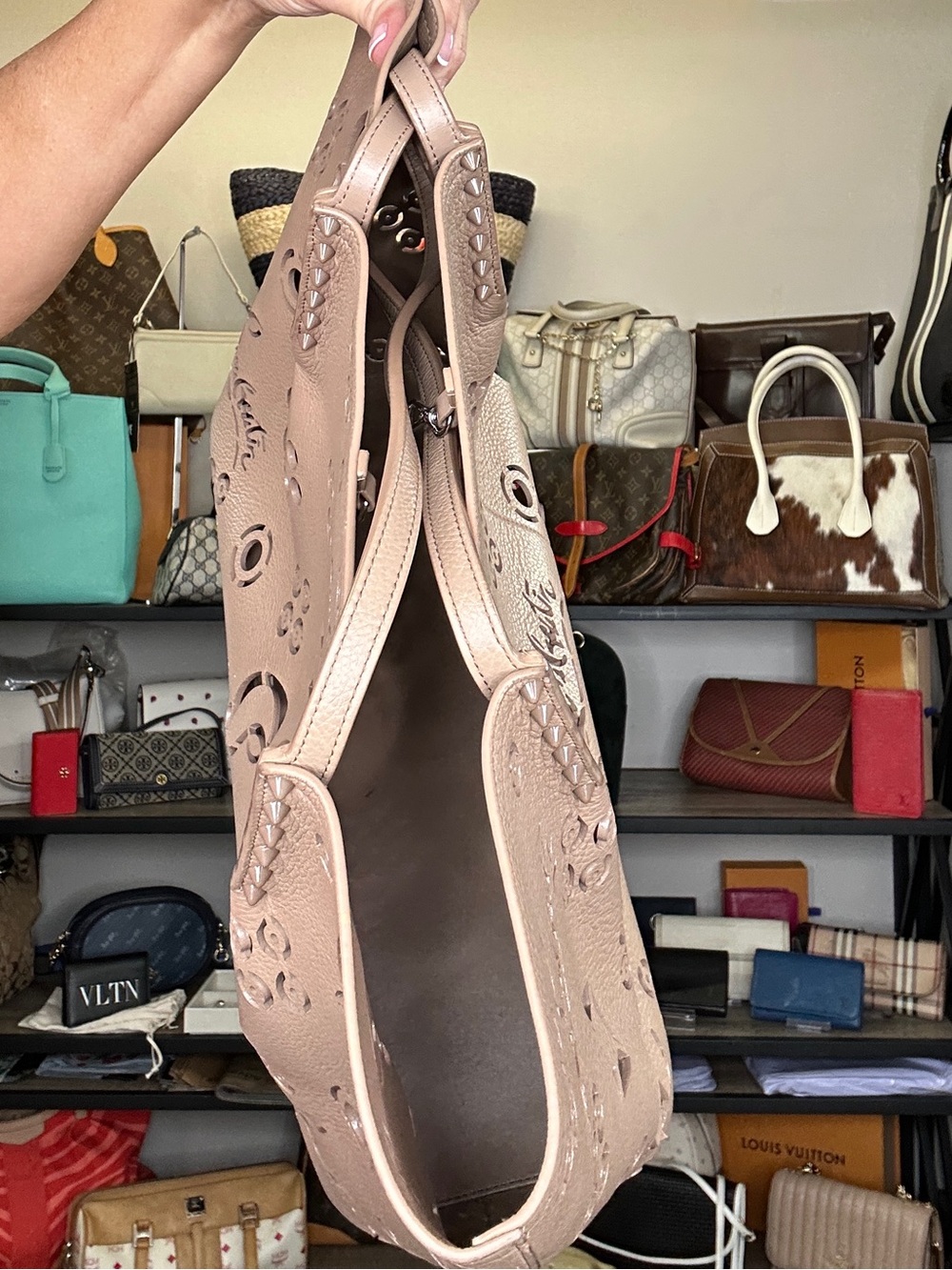 Christian Louboutin Cabarock Loubinthesky Large Leather Tote Leche Taupe Spiked - Picture 6 of 10